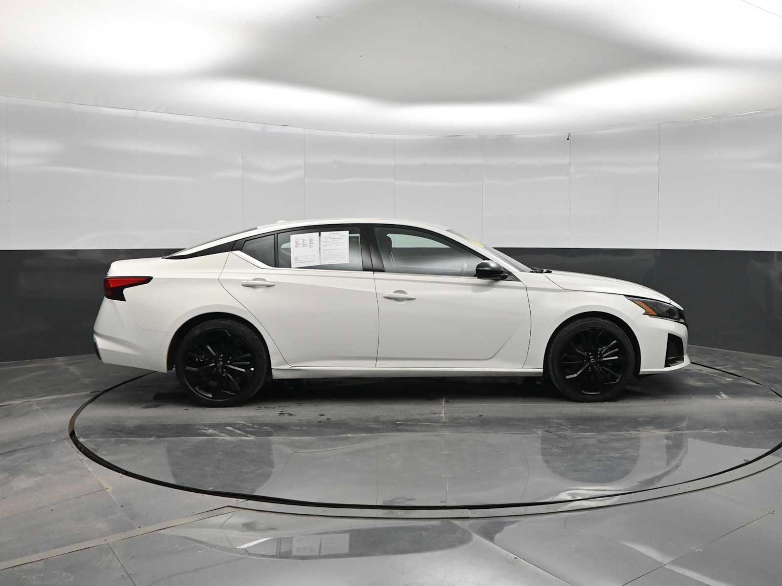 Used 2025 Nissan Altima 2.5 SR FWD image 9