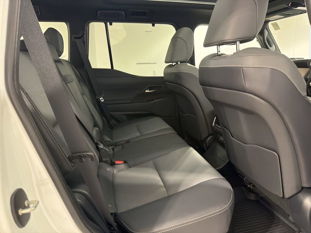 Used 2025 Lexus GX 550 w/ Accessory Package (2T) image 28