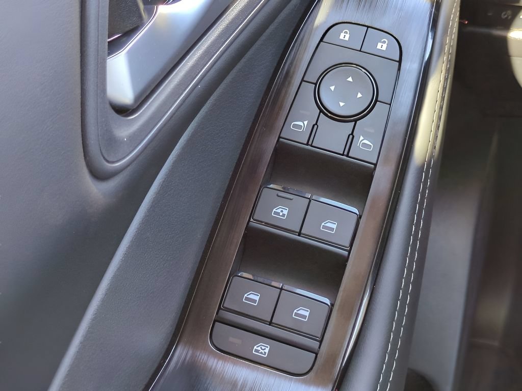 Certified 2026 Nissan Rogue SV FWD image 39