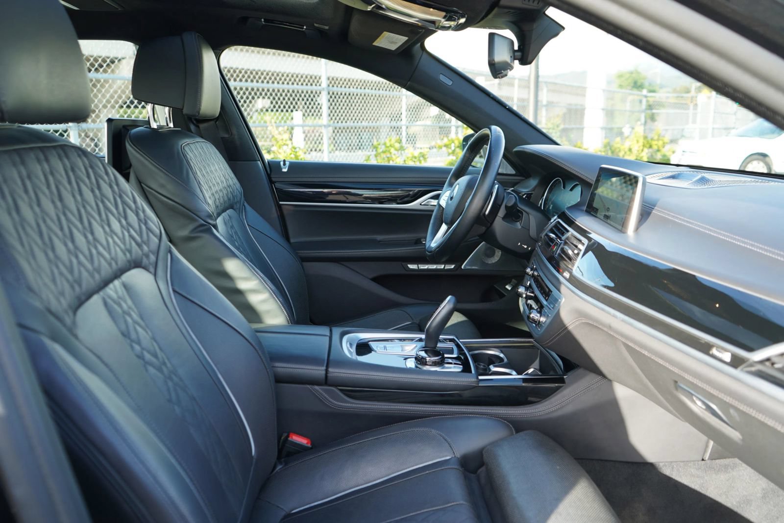 Used 2018 BMW 750i RWD image 27