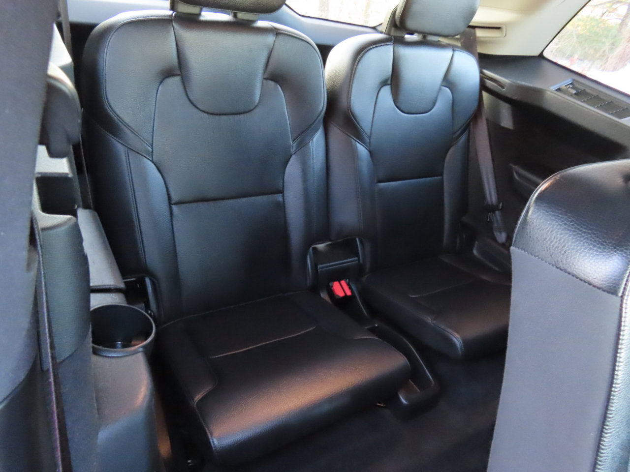 Used 2016 Volvo XC90 T6 Momentum w/ Momentum Plus Package image 17