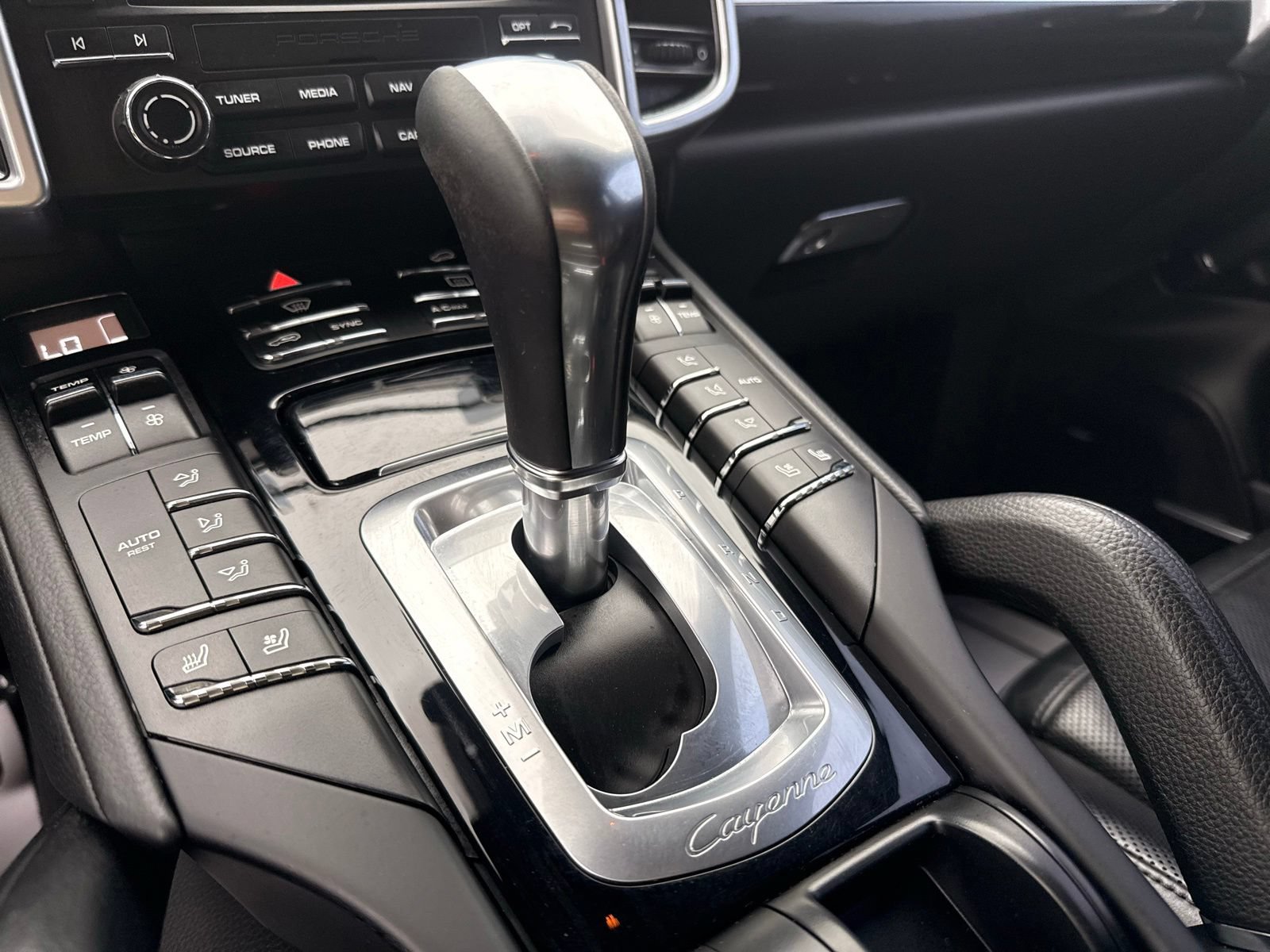 Used 2017 Porsche Cayenne Platinum Edition AWD/4WD image 23
