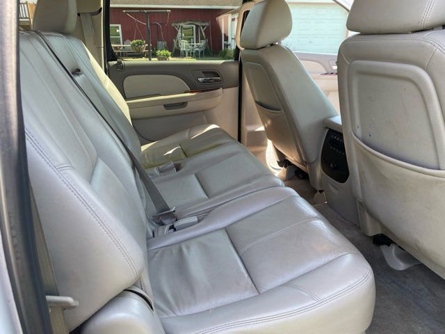 Used 2012 Chevrolet Suburban LT w/ Luxury Package AWD/4WD image 21