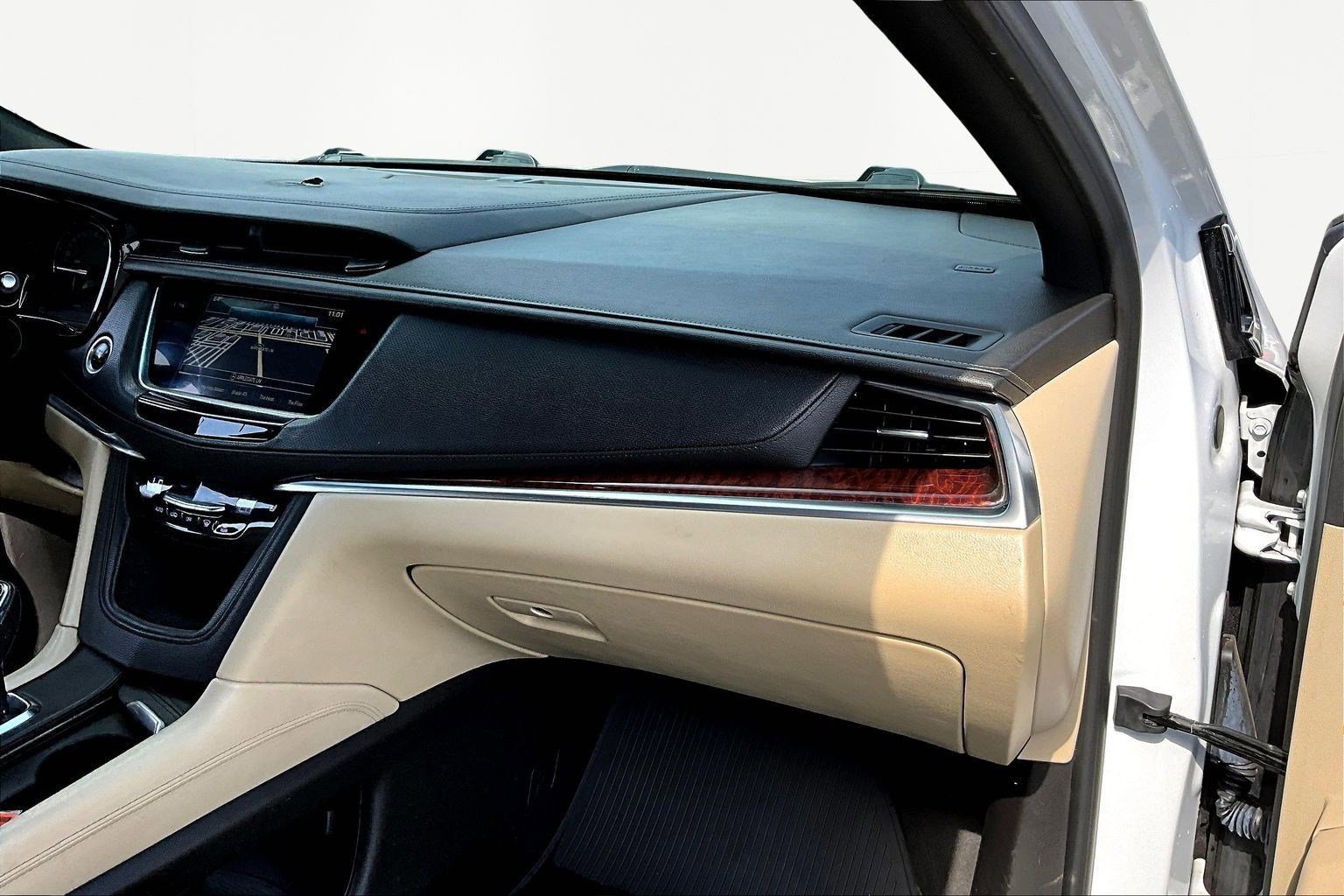 Used 2018 Cadillac XT5 Luxury w/ Driver Awareness Package image 25