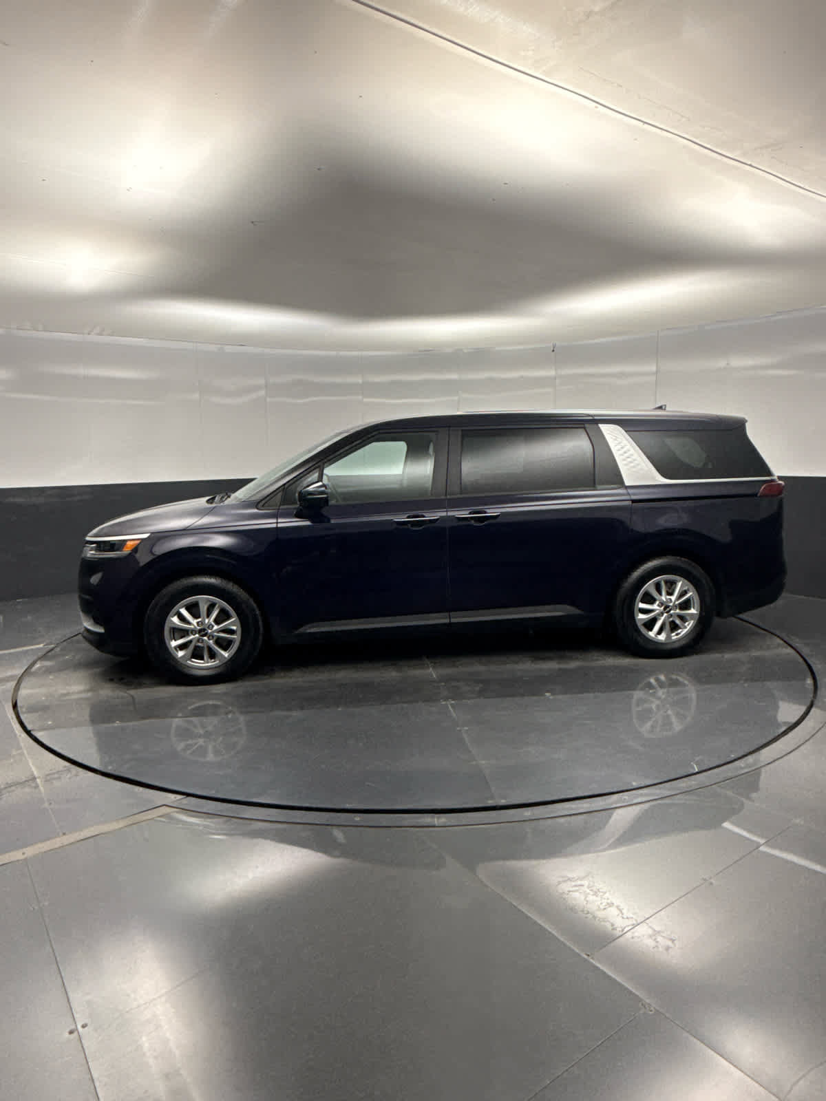 Used 2022 Kia Carnival LX FWD image 34