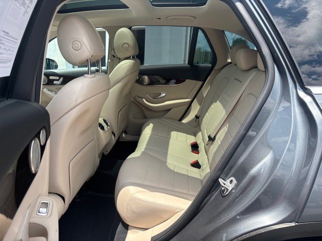 Used 2021 Mercedes-Benz GLC 300 4MATIC image 35