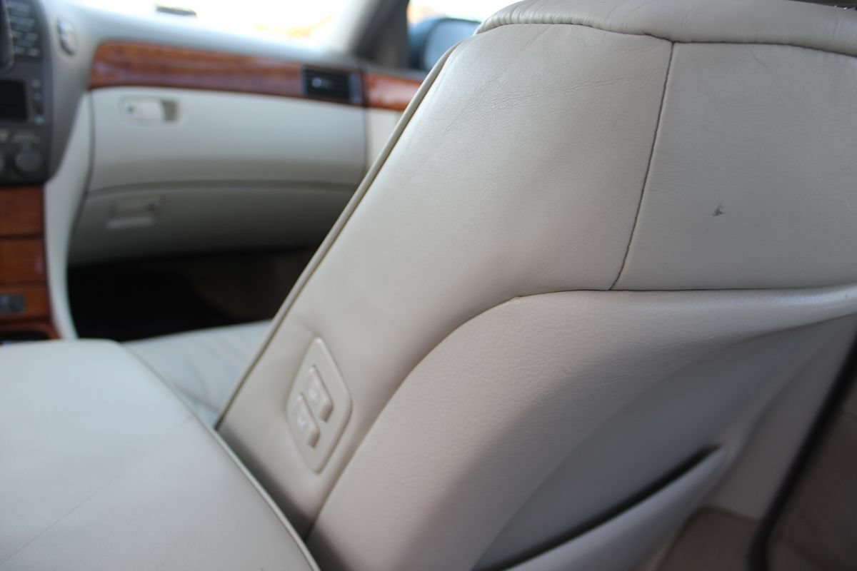 Used 2002 Lexus LS 430 w/ Navigation/Mark Levinson Pkg RWD image 24