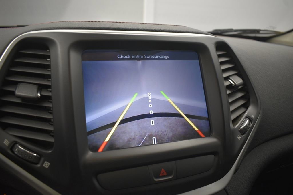 Certified 2016 Jeep Cherokee Trailhawk w/ Comfort/Convenience Group image 47