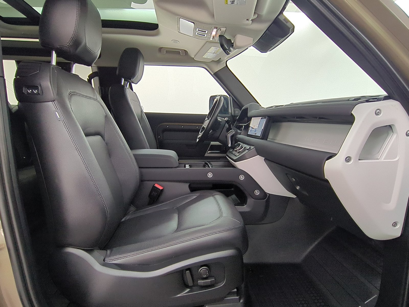 Used 2023 Land Rover Defender 90 S AWD/4WD image 25