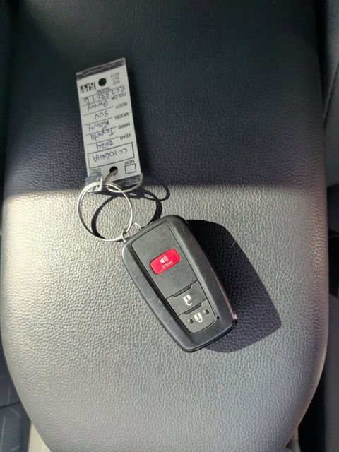Used 2024 Toyota RAV4 XLE FWD image 31
