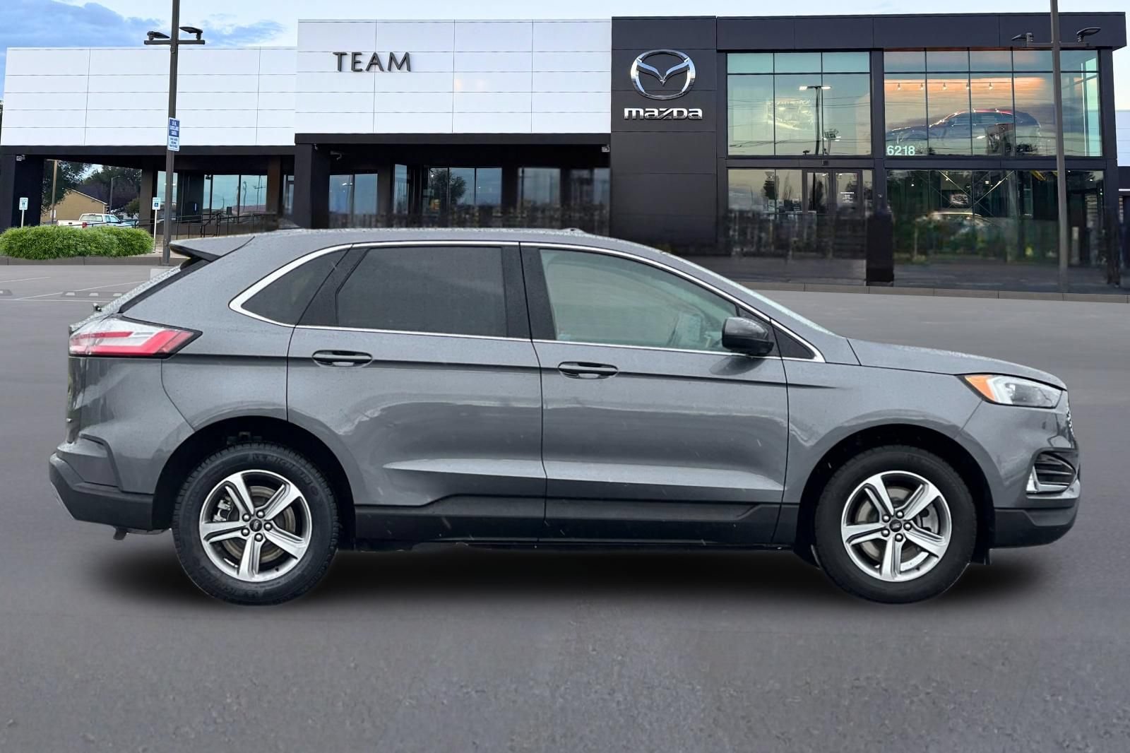 Used 2024 Ford Edge SEL w/ Convenience Package AWD/4WD image 3