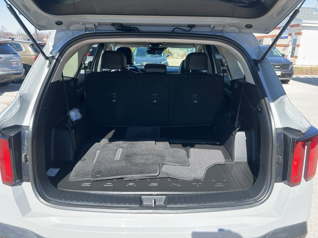 Certified 2025 Kia Sorento S image 11