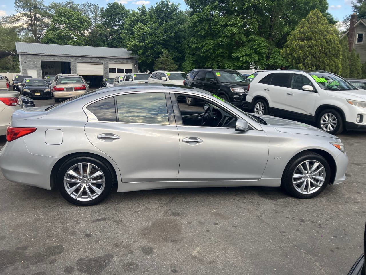 Used 2017 INFINITI Q50 2.0t w/ Moonroof Package RWD image 5