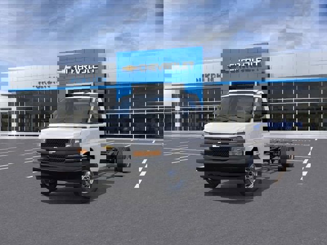 New 2025 Chevrolet Express 4500 w/ Power Convenience Package image 8