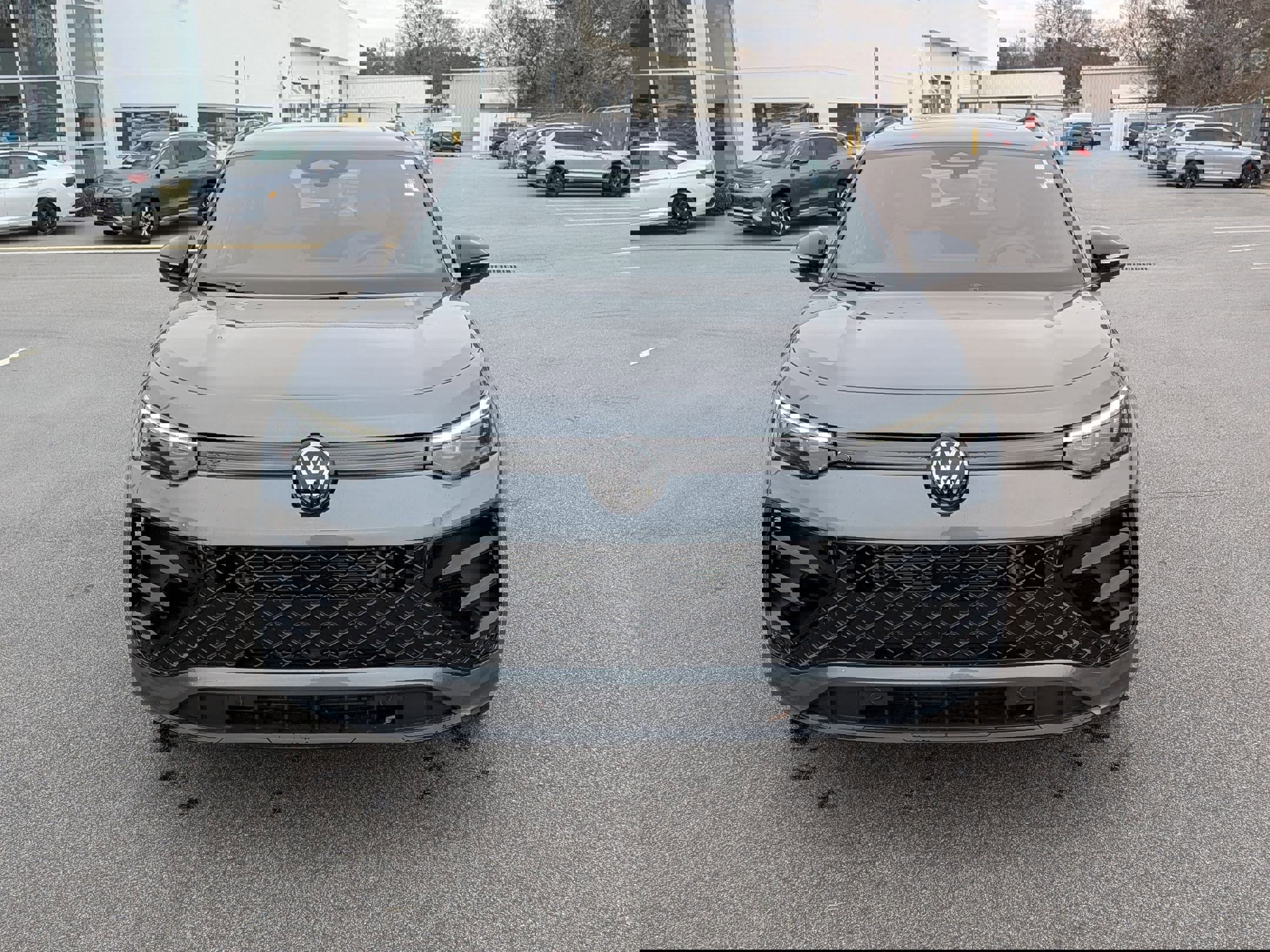 Used 2025 Volkswagen Tiguan SE R-Line image 8