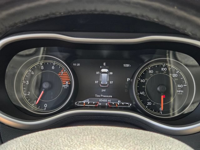 Used 2017 Jeep Cherokee Limited AWD/4WD image 32