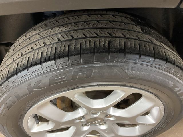 Used 2017 Jeep Renegade Latitude w/ Popular Equipment Group image 8