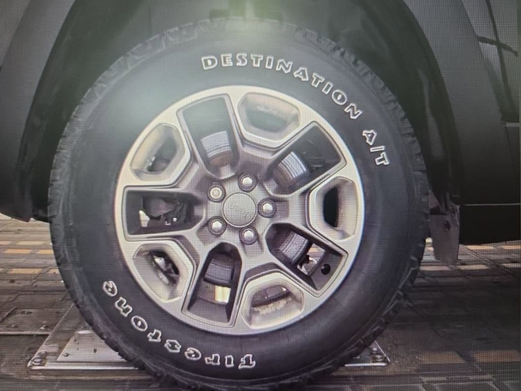 Used 2019 Jeep Cherokee Trailhawk AWD/4WD image 18