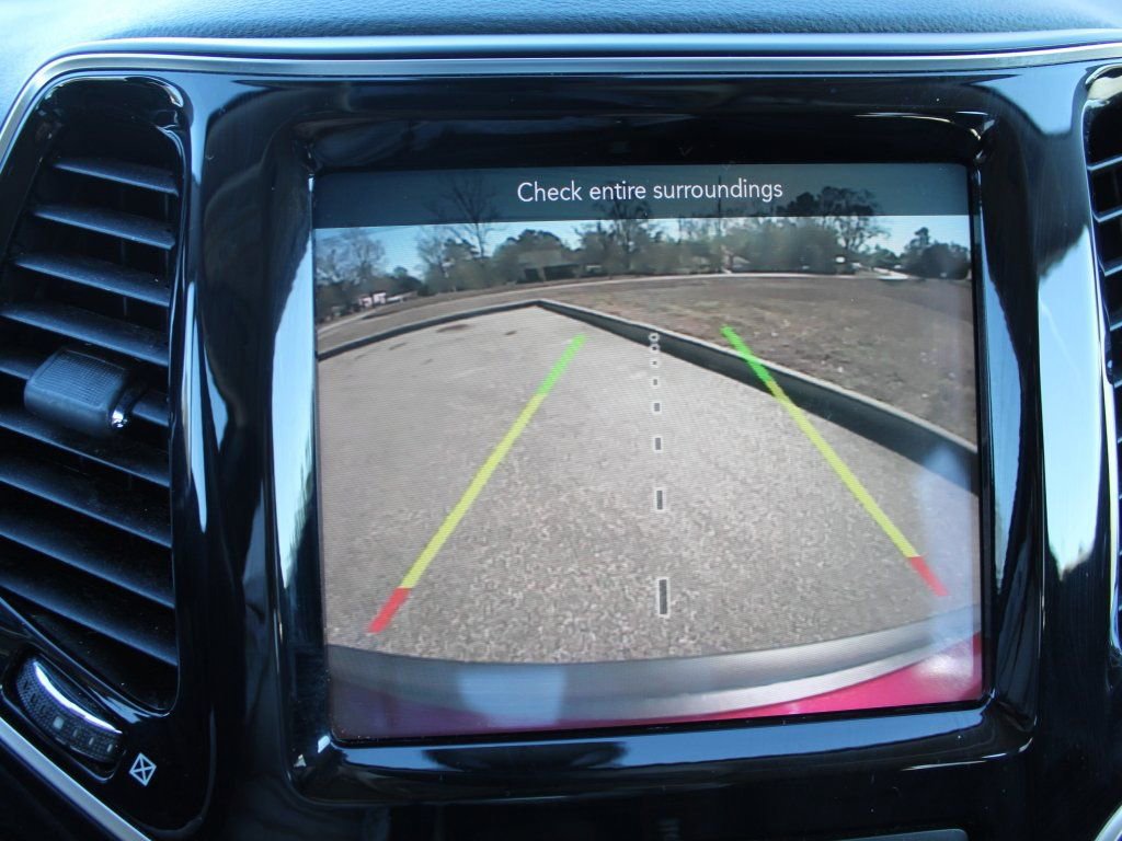 Used 2020 Jeep Cherokee Limited image 6