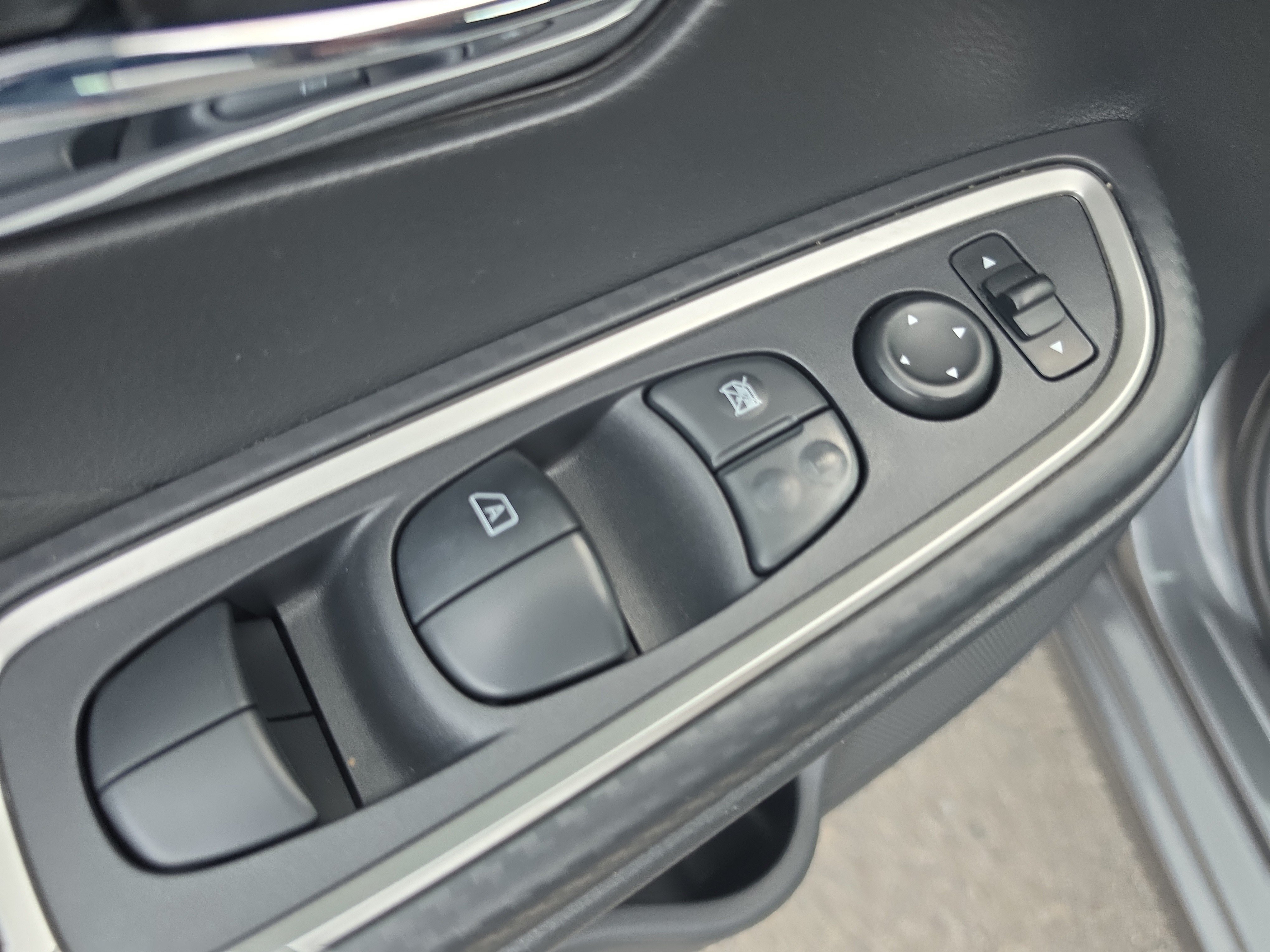 Used 2020 Nissan Versa SR FWD image 22