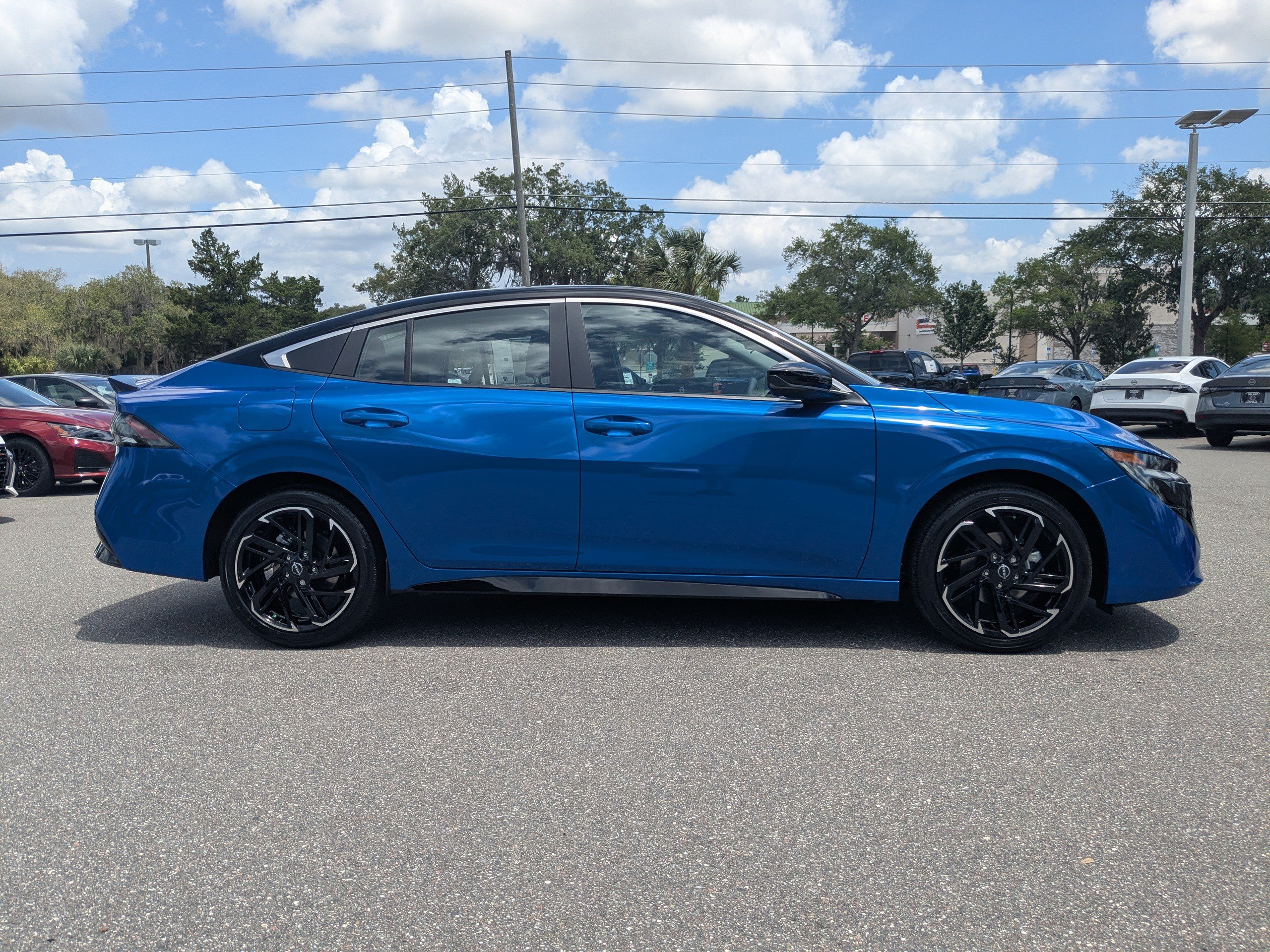 New 2026 Nissan Sentra SR w/ Floor Mat Package FWD image 3