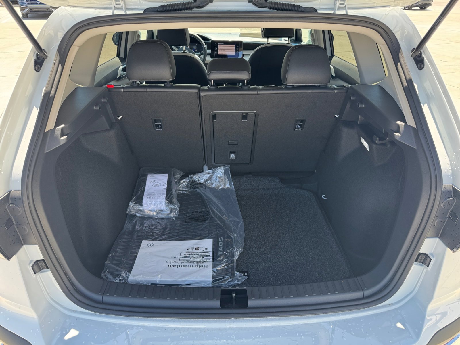 New 2025 Volkswagen Taos SE image 4