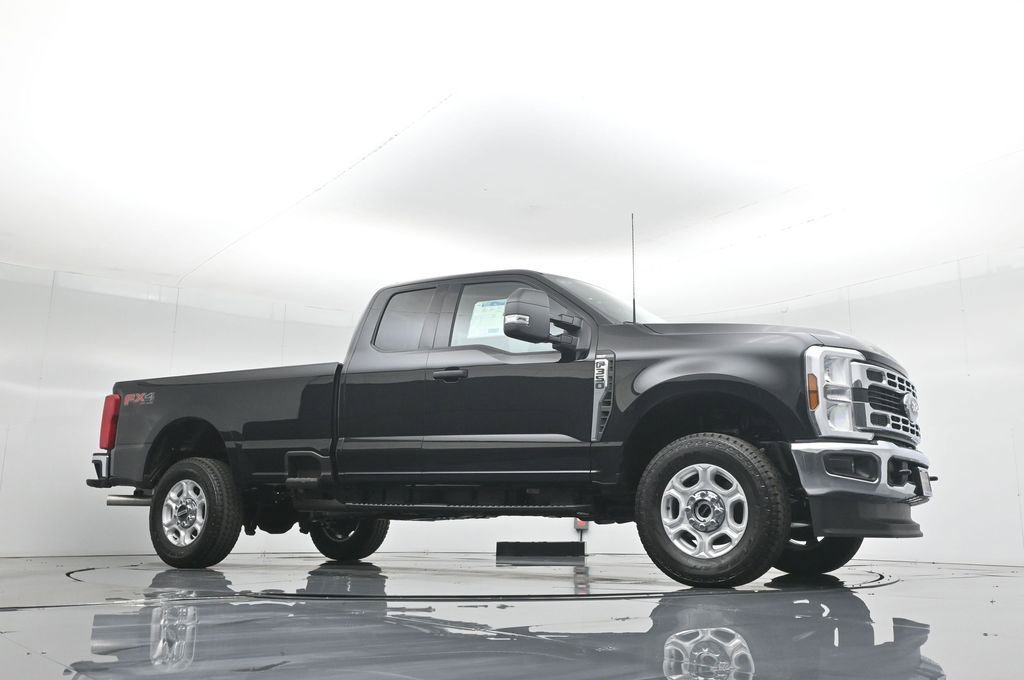 New 2026 Ford F350 XLT w/ FX4 Off-Road Package AWD/4WD image 3