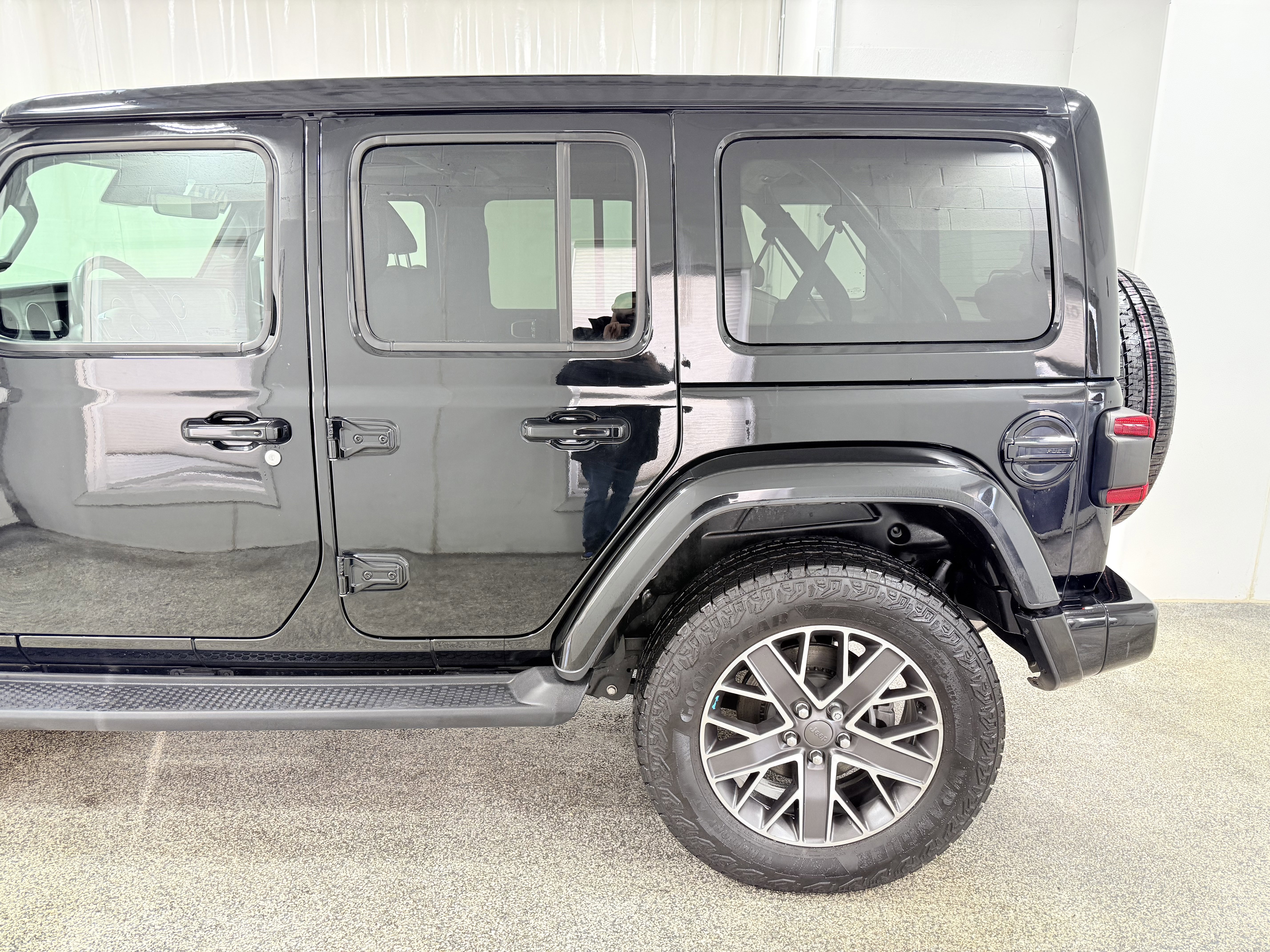 Used 2022 Jeep Wrangler Unlimited Sahara image 5