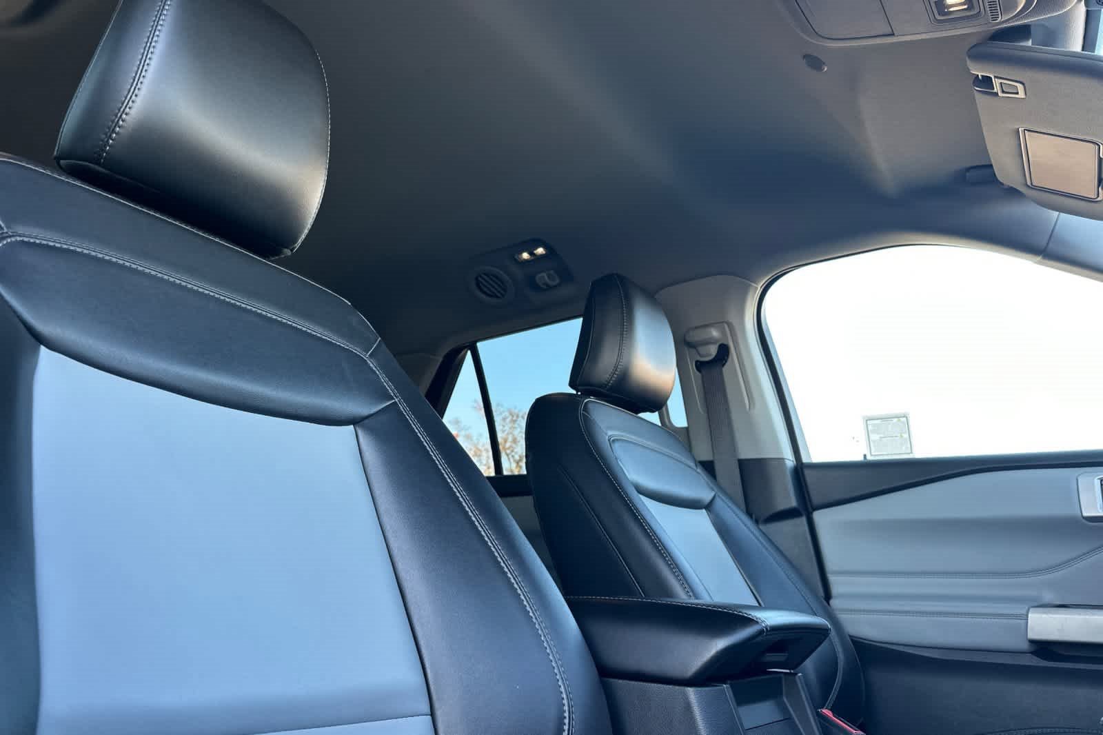 Certified 2022 Ford Explorer XLT w/ Equipment Group 202A image 19