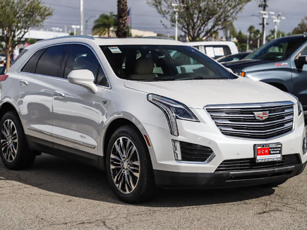 Used 2017 Cadillac XT5 Premium Luxury w/ LPO, Wheel Lock Package FWD image 3