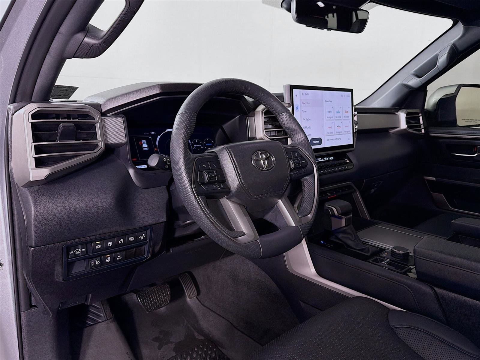 Used 2025 Toyota Sequoia Limited AWD/4WD image 9