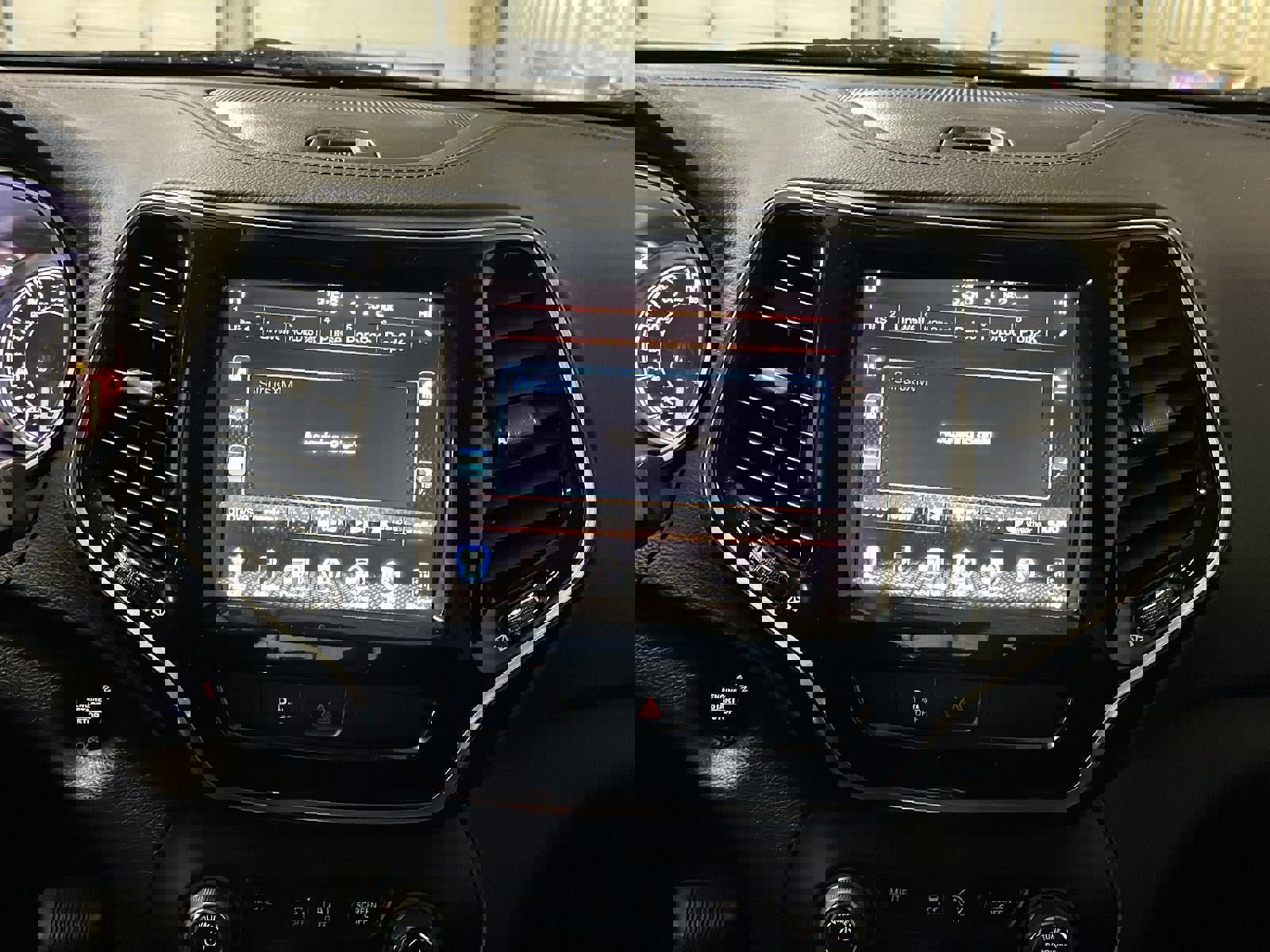 Used 2019 Jeep Cherokee Limited image 22