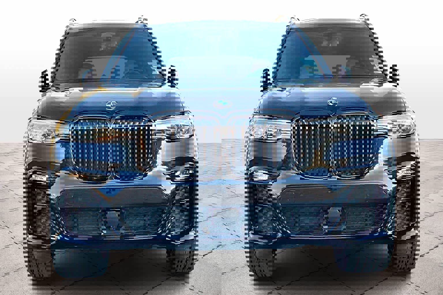 Used 2022 BMW X7 xDrive40i w/ M Sport Package image 3