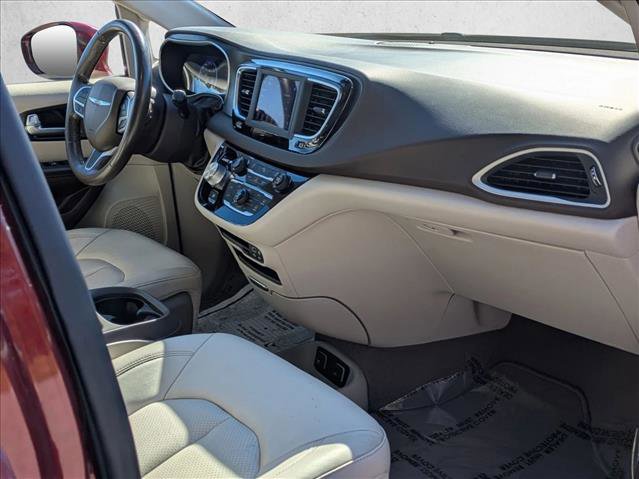 Used 2020 Chrysler Pacifica Touring-L image 21