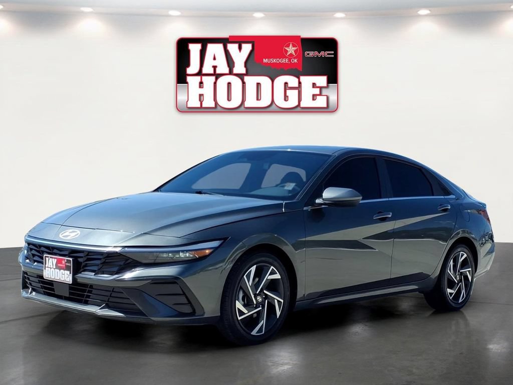 Used 2024 Hyundai Elantra SEL w/ Convenience Package FWD image 3