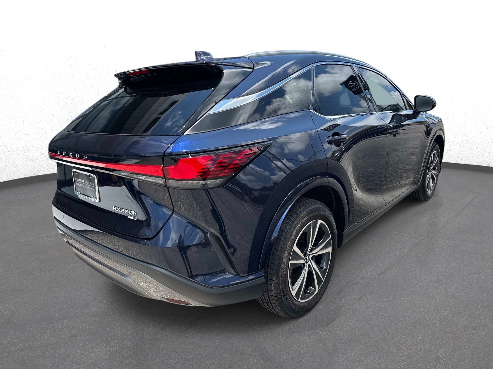 Used 2024 Lexus RX 350h w/ Accessory Package (Z1) AWD/4WD image 3