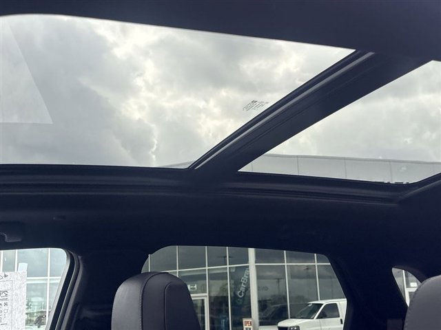 Certified 2024 Cadillac XT5 Premium Luxury w/ LPO, Floor Liner Package image 19