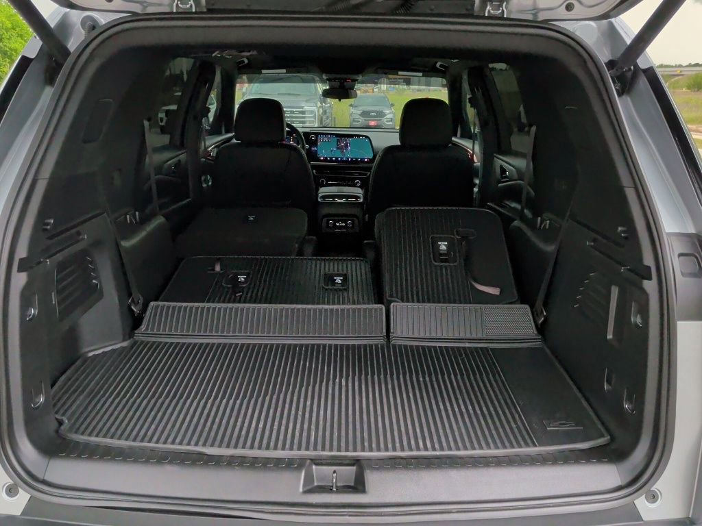 Used 2025 Chevrolet Traverse Z71 AWD/4WD image 40