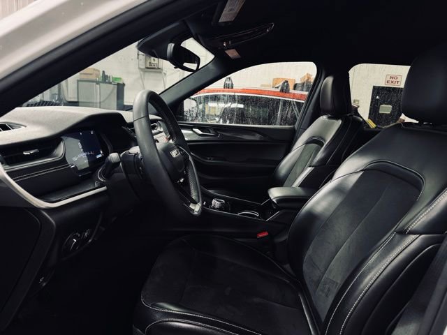 Used 2023 Jeep Grand Cherokee Altitude AWD/4WD image 16