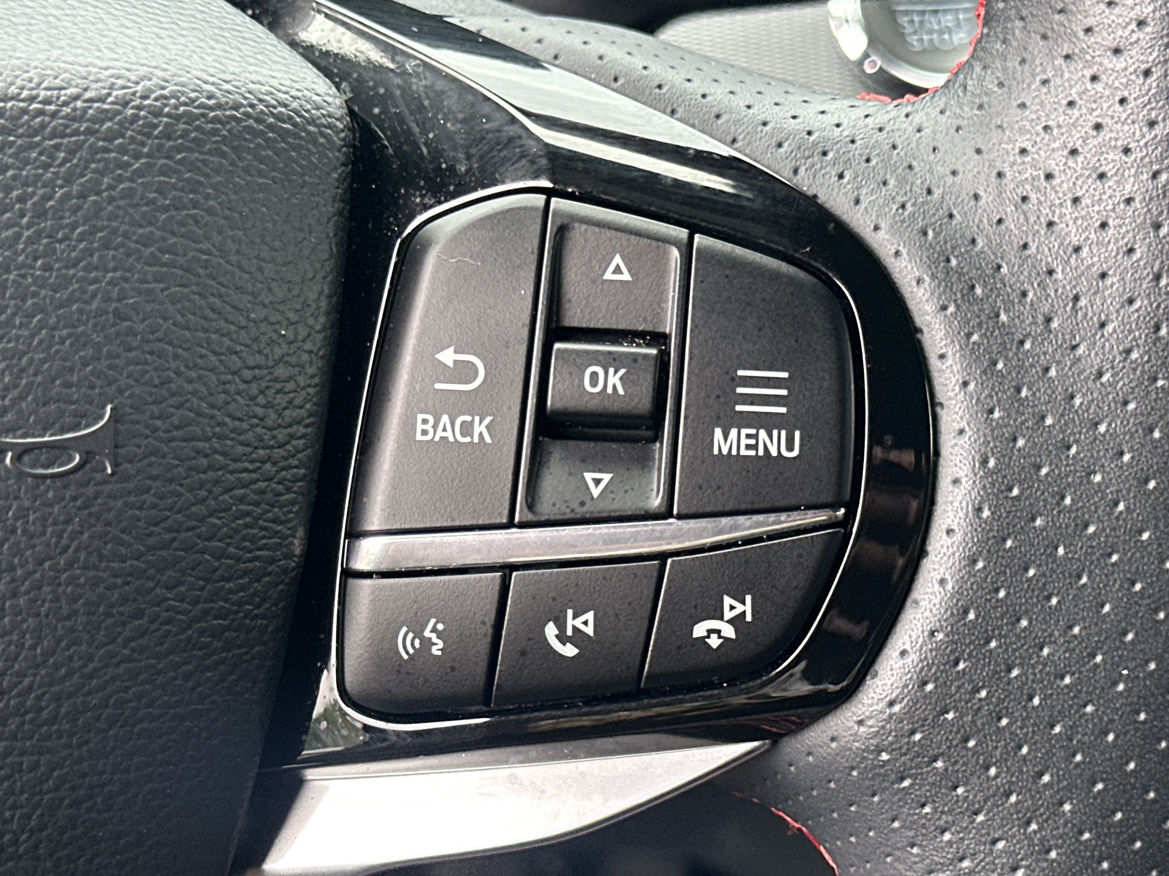 Used 2025 Ford Explorer ST-Line AWD/4WD image 27