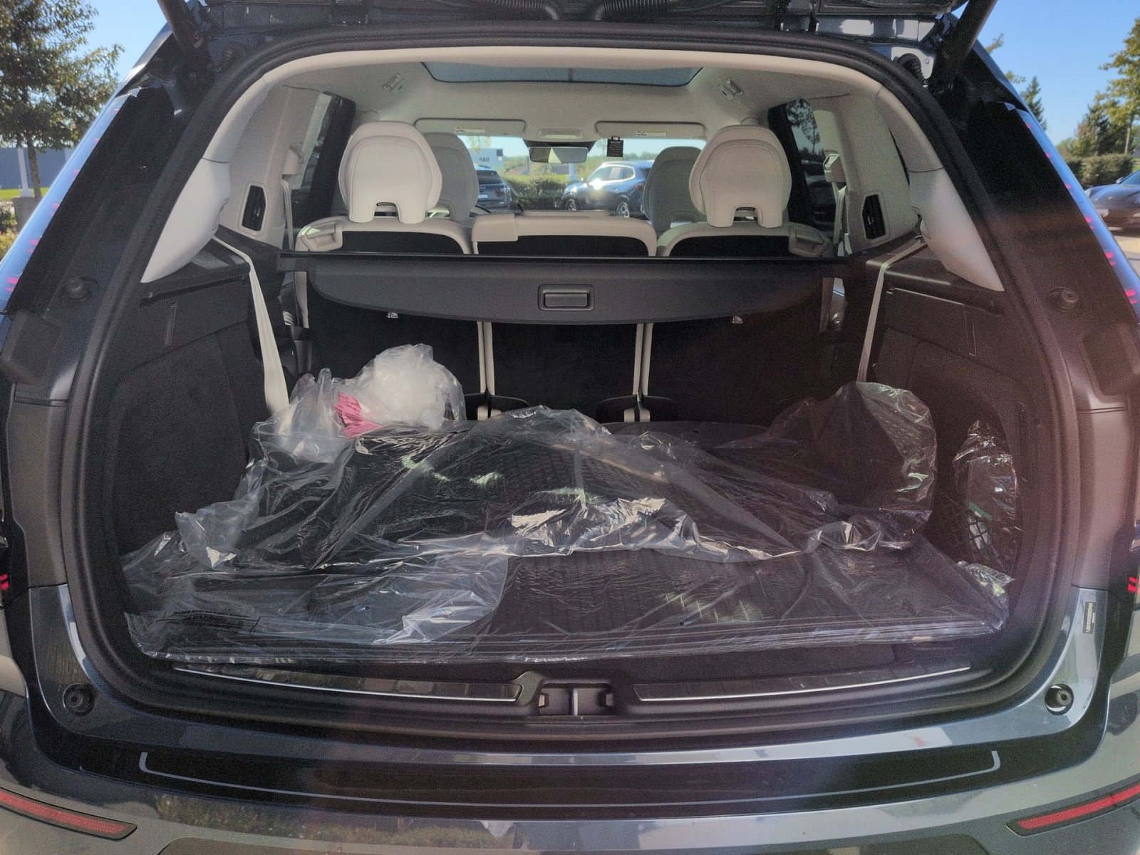 New 2025 Volvo EX90 Plus w/ Protection Package Premier image 26