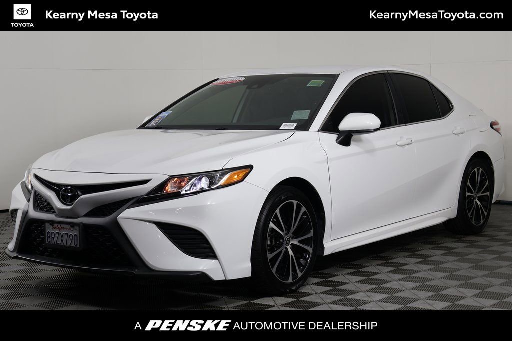 Used 2020 Toyota Camry SE image 1