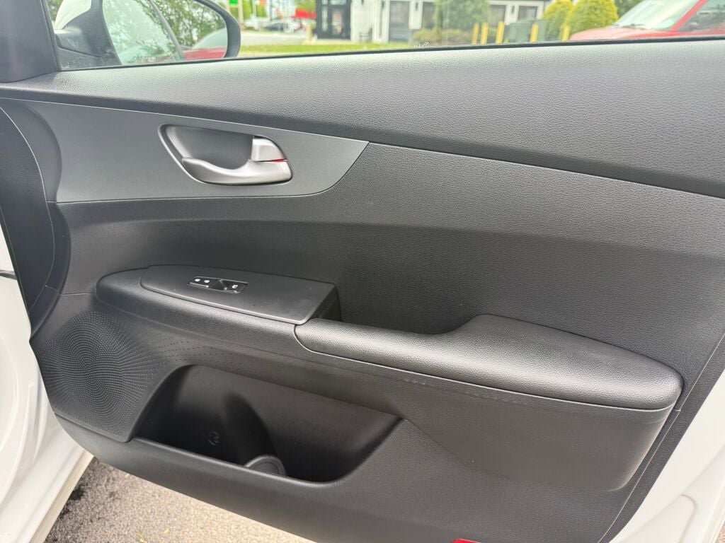 Used 2020 Kia Forte LXS FWD image 27