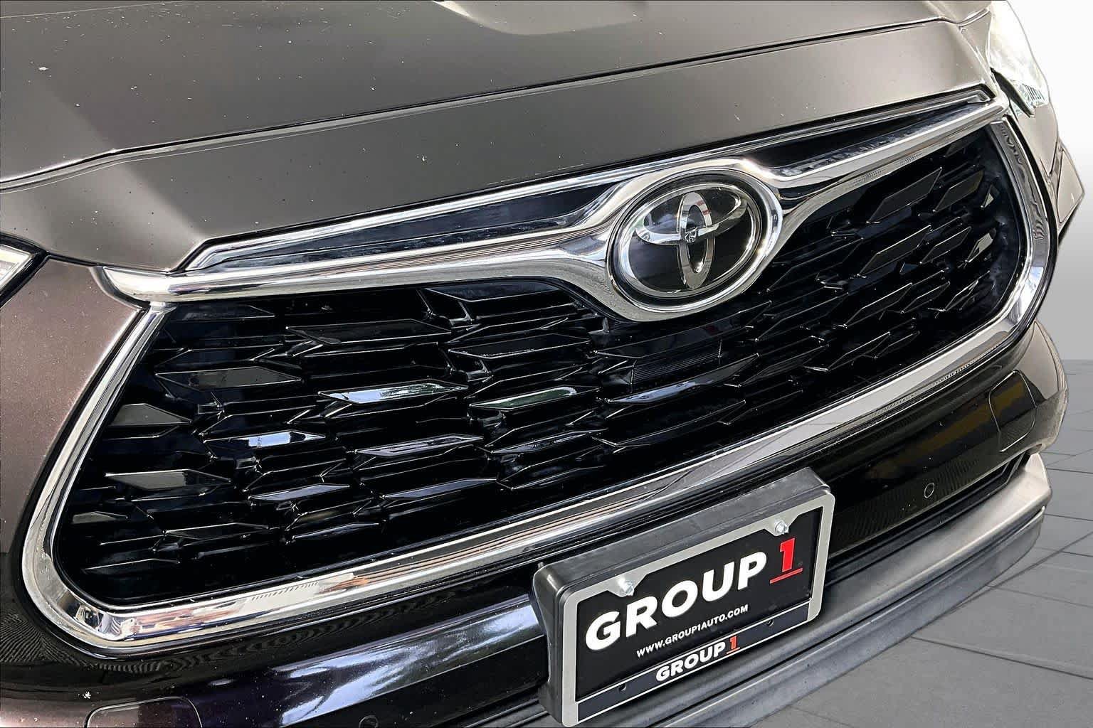 Used 2020 Toyota Highlander Limited FWD image 29
