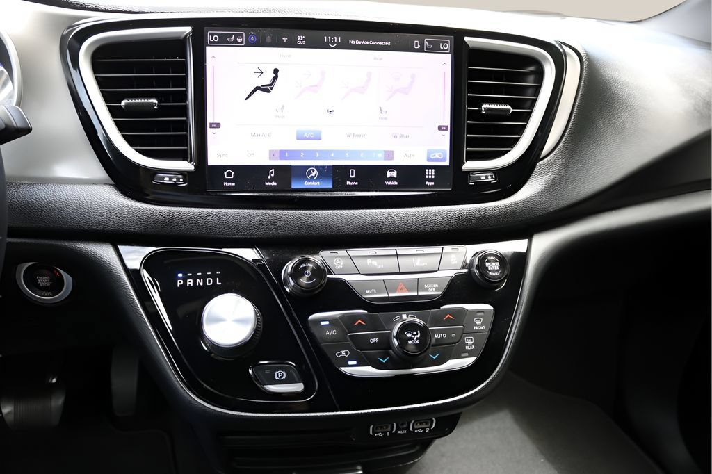 Used 2025 Chrysler Pacifica Select FWD image 24