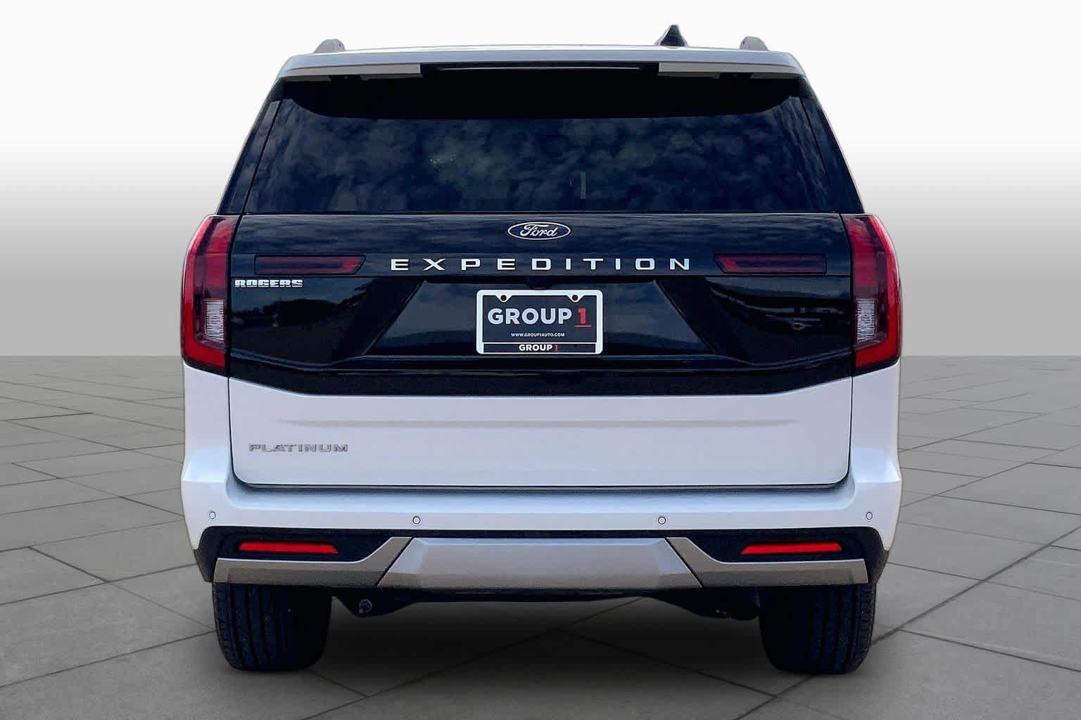 Used 2025 Ford Expedition Platinum w/ Driver's Package AWD/4WD image 5