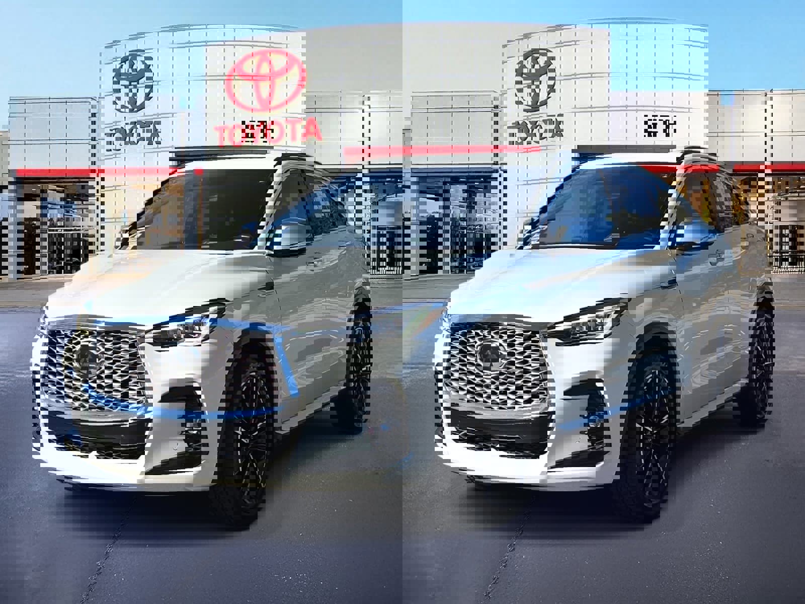 Used 2022 INFINITI QX55 Essential w/ Proassist Package image 1