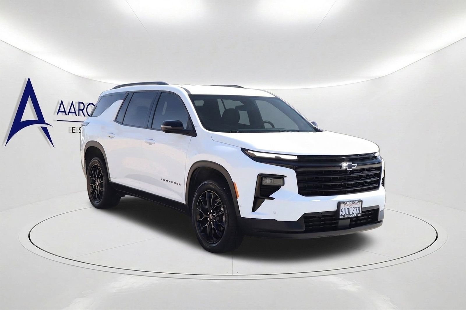 Used 2025 Chevrolet Traverse LT w/ Enhanced Driving Package AWD/4WD image 3