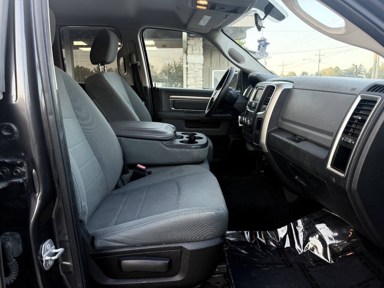Used 2017 RAM 1500 Classic SLT AWD/4WD image 21
