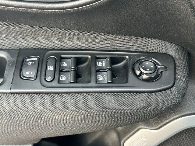 Used 2021 Jeep Renegade Latitude w/ Convenience Group FWD image 23